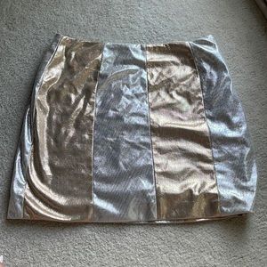 HONEY PUNCH METALLIC MINI SKIRT